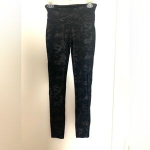 SPANX Camo Leggings Grey Black Medium